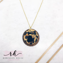 Load image into Gallery viewer, Disc Wood Necklace - Leopard Cork
